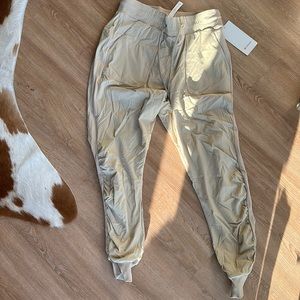 Lululemon Khaki Joggers Sz 10